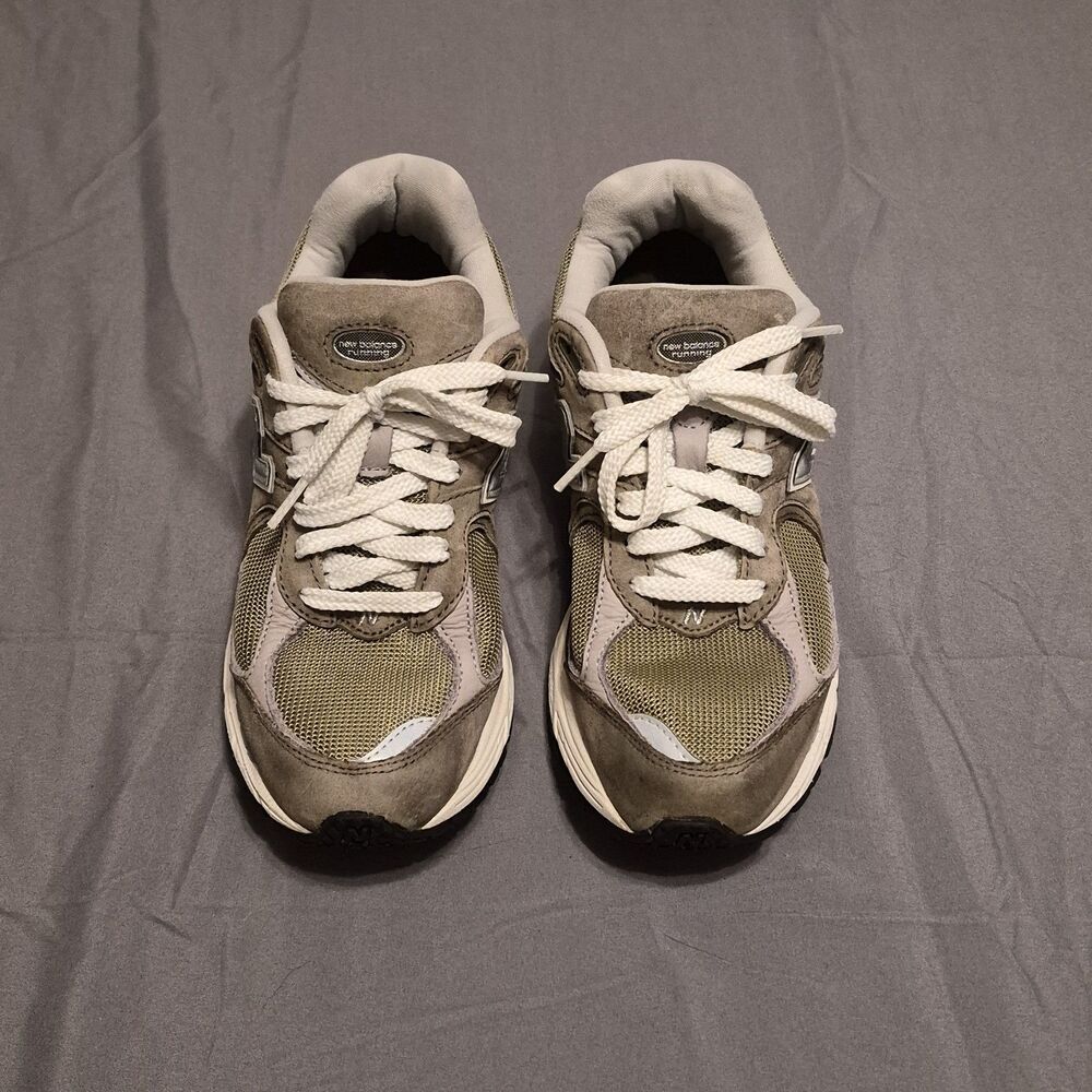 New Balance 2002R Men 6.5 Women 8 Gray Green Casual Walk Shoes Sneakers M2002RFO